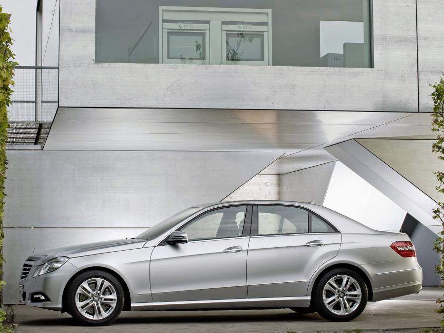  Mercedes-Benz E-Class Avantgarde 2009 года  (фото 15 из 20)
